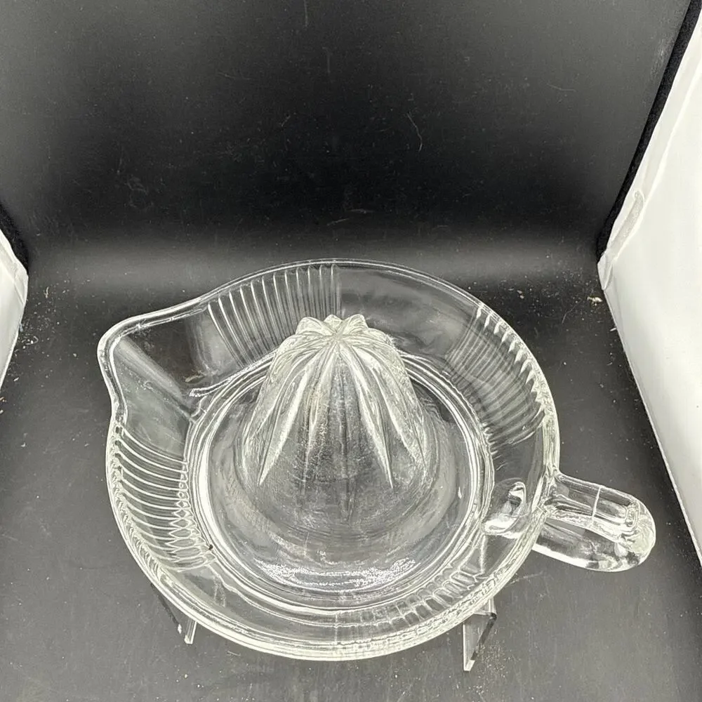 Vintage Clear Glass Manual Citrus Juicer Lemon Orange Reamer Pitcher Spout
